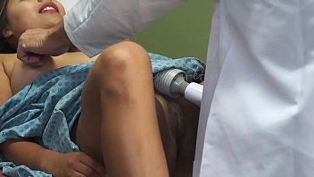 Scène Torride à l'Hôpital X : Grosse Bite et Fist-Fucking