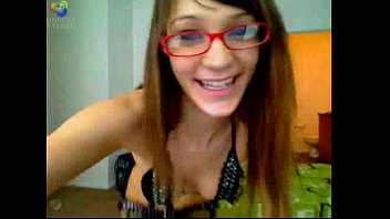 Adolescente Geek Excitée sur Webcam