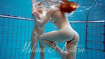 Milana e Katrin: piacere estremo in pubblico