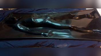 First time in Vacbed with Latex naked