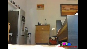 Bellissima nuda con tacchi alti e vibratore (altre ragazze sexy qui! LetFuck69.com)