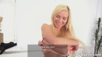 <h1>Incroyable performance d'une blonde lors d'une audition sexy</h1>